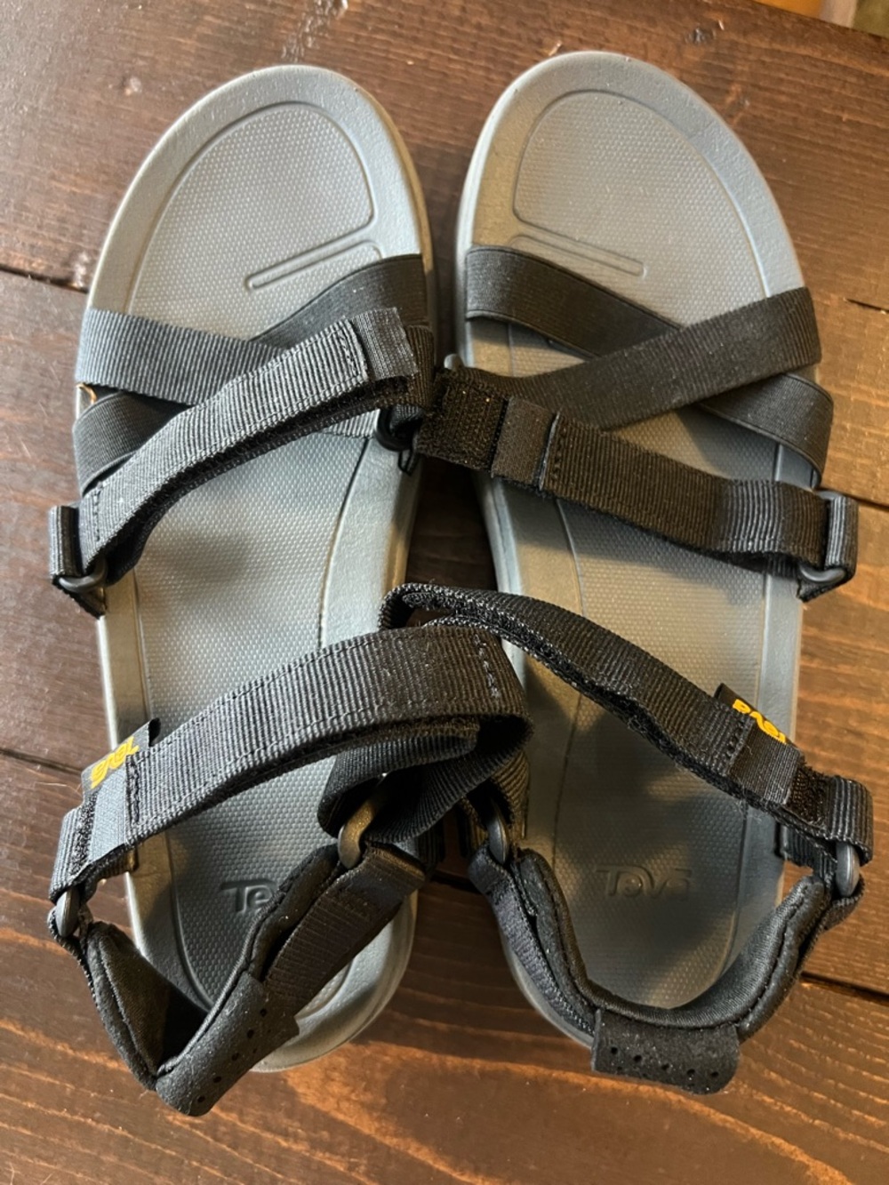 Teva Sanborn Black Strapped Women’s Sandals  Size 8